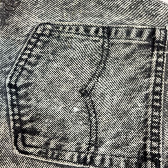 Ladies Vintage (1994) Levi’s 551 Black Wash Cut Off Distressed Short Size 12 - Picture 10 of 12